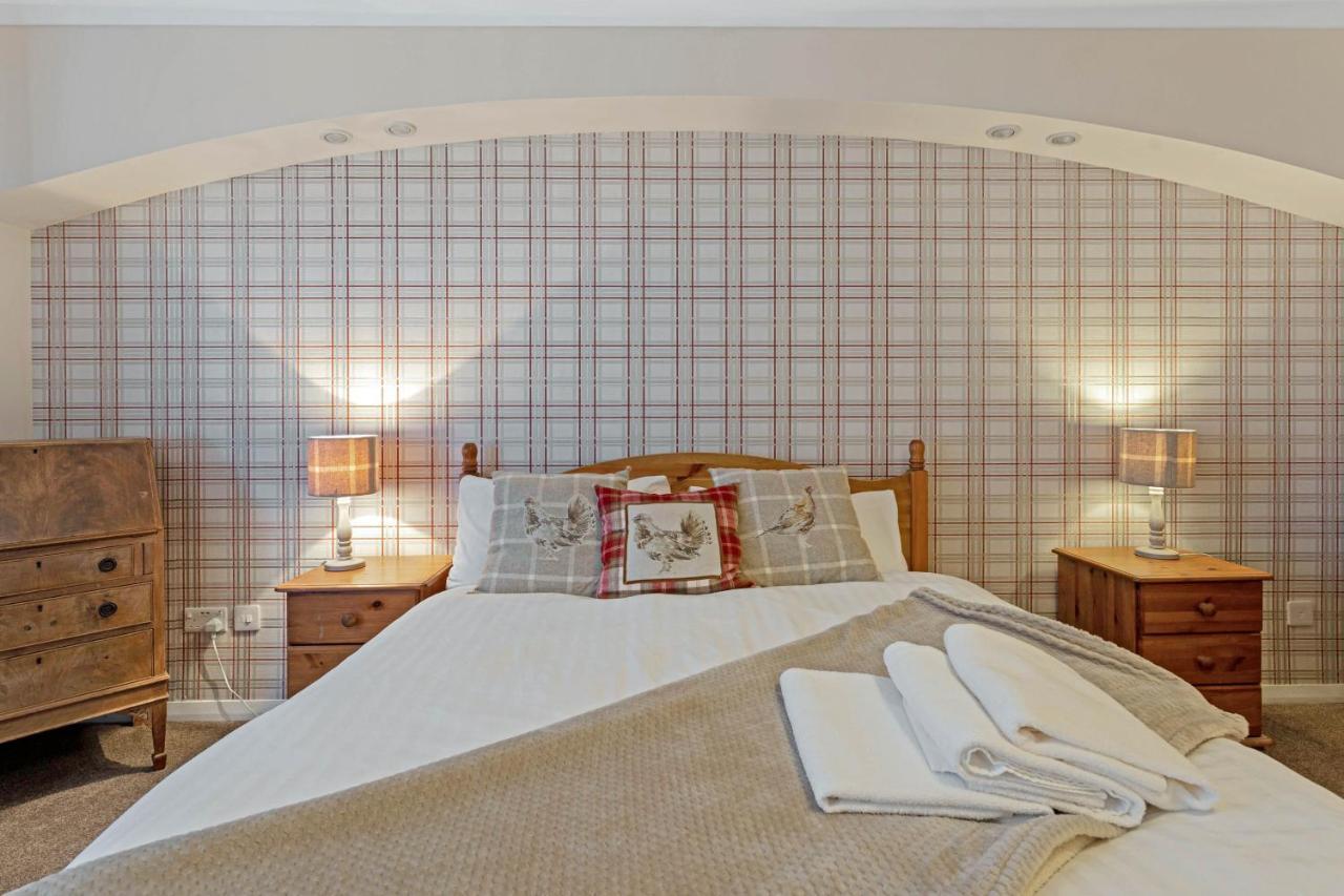 Elegant & Unique Getaway - Spacious 3 Bedroom, 2 Bathroom City Centre Apartment - Free Allocated Parking. Edimburgo Exterior foto