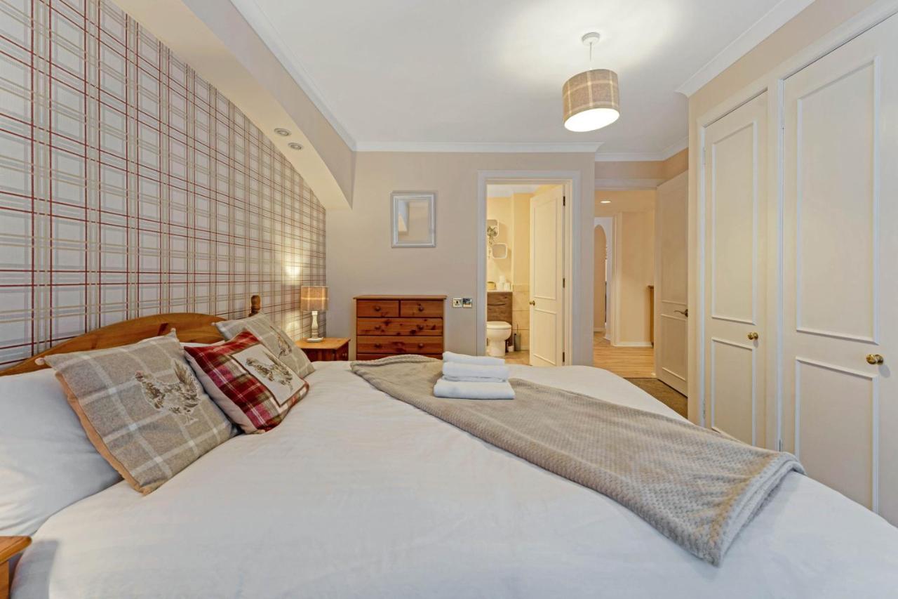 Elegant & Unique Getaway - Spacious 3 Bedroom, 2 Bathroom City Centre Apartment - Free Allocated Parking. Edimburgo Exterior foto