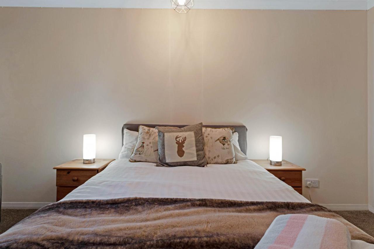 Elegant & Unique Getaway - Spacious 3 Bedroom, 2 Bathroom City Centre Apartment - Free Allocated Parking. Edimburgo Exterior foto